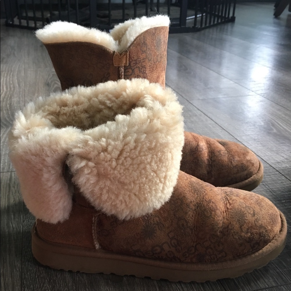 Ugg Bailey Button Logo - image 3